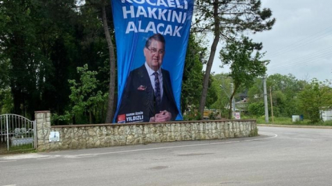 CHP milletvekili adayının seçim afişi mezarlığa asıldı