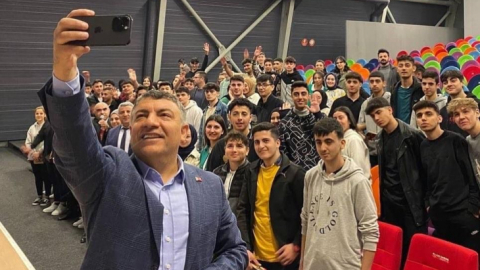 Başkan Şayir'den öğrencilere: 'Ben sizin abinizim'