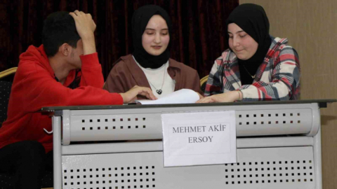 Öğrenciler bilgi yarışmasında ter döktü