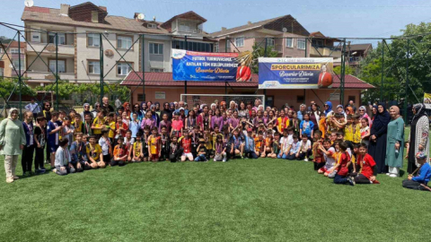 Çocuklar futbol turnuvasında ter döktü
