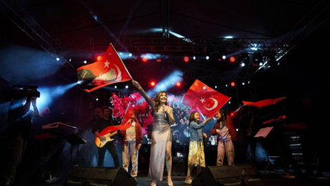 Bilecik'te Melek Mosso konserinde izdiham oldu