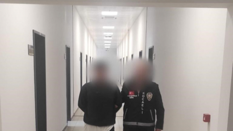 Hırsızlık suçundan aranıyordu, yakayı ele verdi