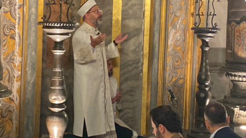 Diyanet İşleri Başkanı, İstanbul'un Fethi'nin 570. yıl dönümünde Ayasofya'da sabah namazı kıldırdı