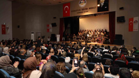 Kiraz Çiçeği Korosu ilk konserini verdi