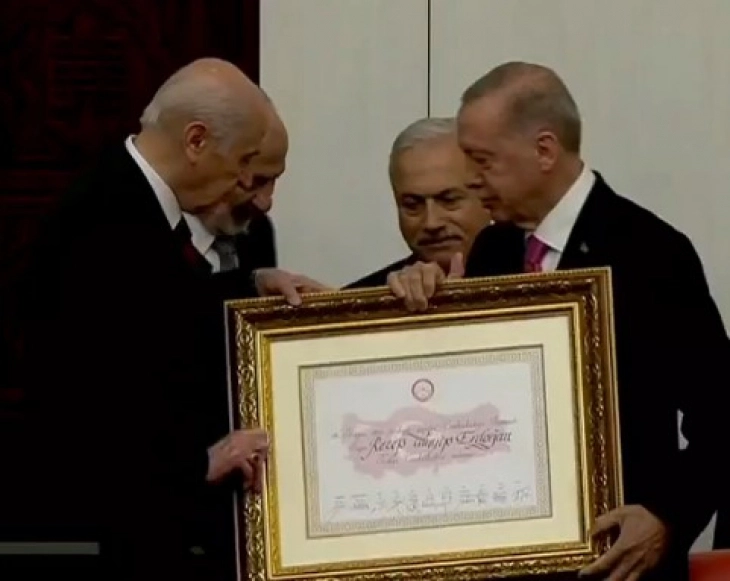 Cumhurbaşkanı Erdoğan TBMM'de yemin etti