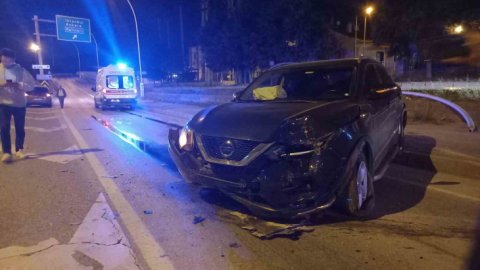 İki otomobil çarpıştı: 4 yaralı