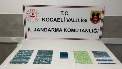 Kocaeli'de bir iş yerinde bin 678 tane uyuşturucu hap ele geçirildi