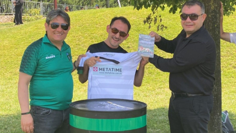 Murat Bayram’ın ödülünü Çakırcı verdi