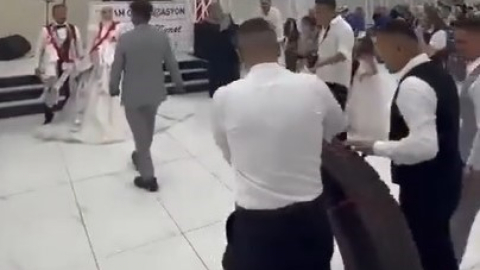 Tır şoförü damada düğünde tır lastiği hediye ettiler
