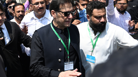 Eski Pakistan Başbakanı Khan’ın hapis cezası ertelendi