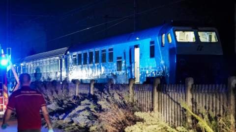 İtalya’da tren çalışanlara çarptı: 5 ölü