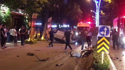 Kocaeli'de kontrolden çıkan otomobil takla attı: 3 yaralı