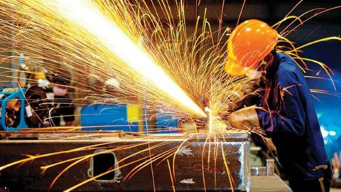 Sanayi üretimi yıllık yüzde 7,4 arttı