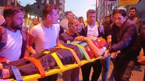 Kocaeli'de motosiklet ile otomobil kafa kafaya çarpıştı: 2 yaralı