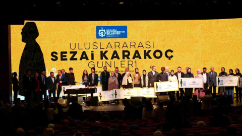 Üstat Karakoç şiirleriyle anıldı