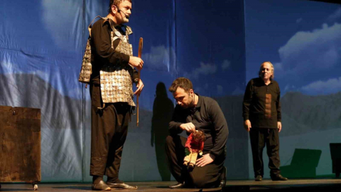 Tiyatro sahnesinde bir ilk