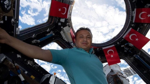 Alper Gezeravcı Dünya'ya dönüyor