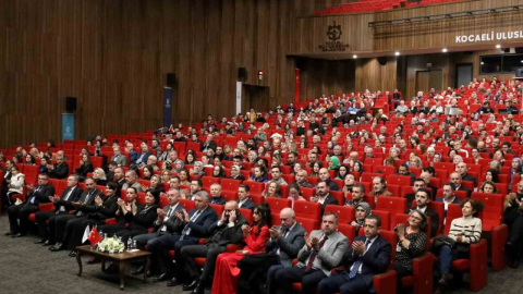 Kocaelililer Dr. Sadık Ahmet'in hayat hikayesini izledi