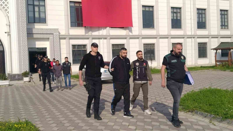 'Narkoçelik-11' operasyonunda gözaltına alınan çete üyeleri adliyeye sevk edildi