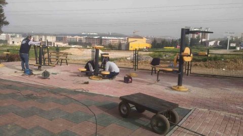 Darıca'da parklar çocuklar için yaza hazırlanıyor