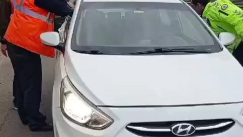 TEM Otoyolu'nda araçta hareketsiz yatan şahıs polisi harekete geçirdi