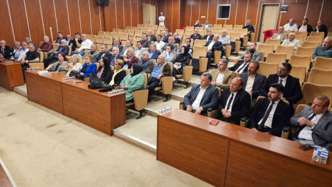 Başkan Sezer, mazbatalarını alan muhtarlara başarılar diledi
