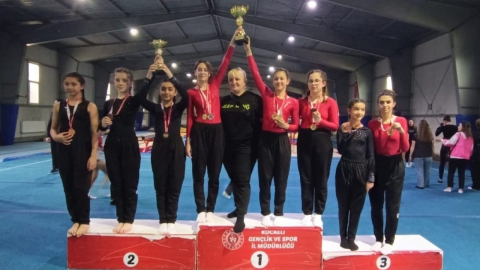 Çayırova'nın yıldız sporcularından 11 madalya, 2 kupa