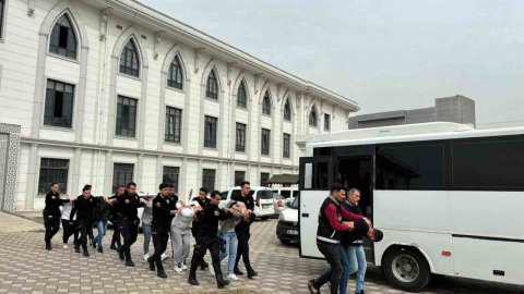 Kar maskesi takıp 19 yaşındaki genci öldüren 2 şahıs tutuklandı