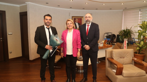 İzmit Belediyesi müdürlüklerinde devir teslim töreni yapıldı