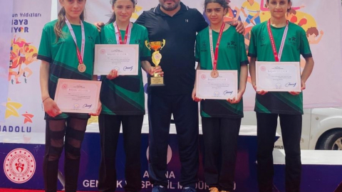 Körfezli Melek atletizmde Türkiye şampiyonu oldu