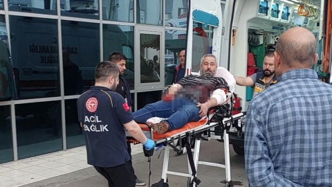 Bankada 2 müşteri arasında bıçaklı kavga: 1 yaralı