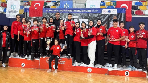 Körfezli karateciler madalyaları topladı