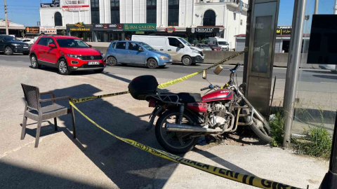 Emniyet şeridinde ilerleyen motosiklet ciple çarpıştı: 1'i ağır 2 yaralı