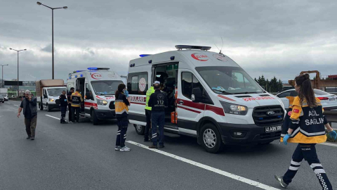 TEM'de 3 otomobil çarpıştı: 3 yaralı