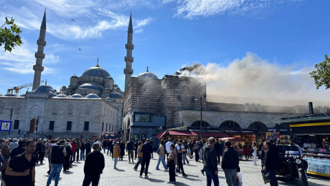 Tarihi Mısır Çarşısı'nda yangın çıktı