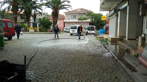 Dilovası'nda cadde ve sokaklar tazyikli suyla yıkanıyor