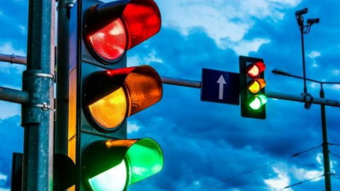 Trafik ışıklarına 4. ışık geliyor! Hangi renk olacağı bile belli