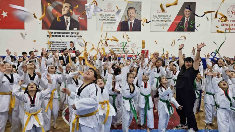 Tekvandocuların kuşak atlama sevinci