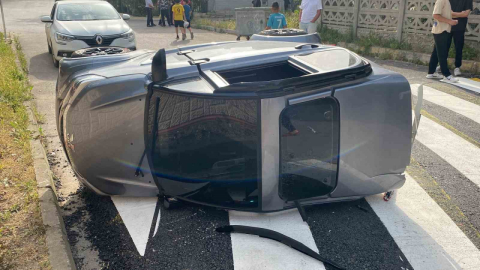 Elektrikli araç kaldırımdaki kadınlara çarptı: 1'i ağır 2 yaralı
