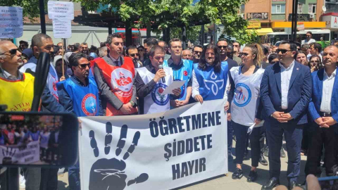 Saldırıya uğrayan öğretmen için kalem kırdılar