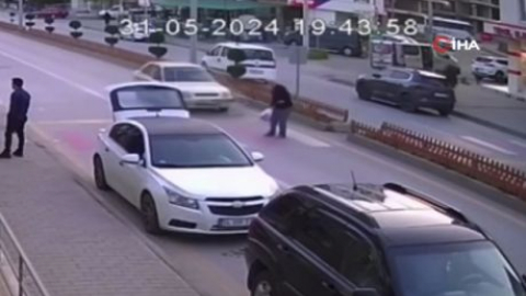 Otomobilin çarptığı yaşlı adam metrelerce böyle savruldu