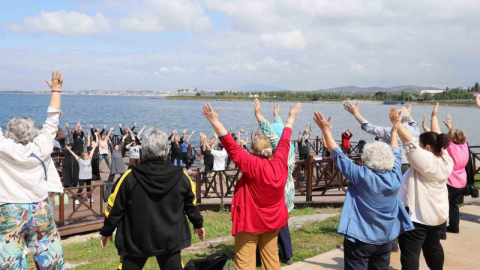 65 yaş üstü vatandaşlar 'hayatın içinde'