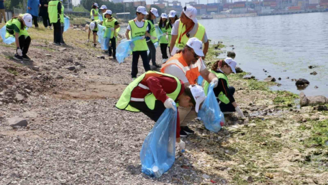 Yarımca Sahili'nde 150 kilogram atık toplandı