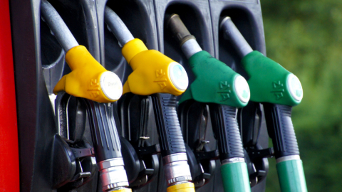 Benzine ve motorine indirim geliyor