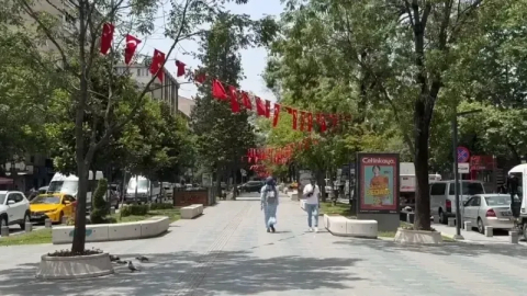 Sıcaklık 40 dereceyi gördü, sokaklar boş kaldı