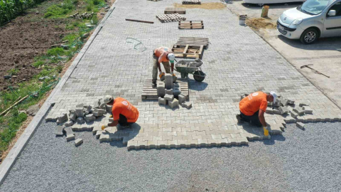 Başiskele'de parke yol çalışmaları devam ediyor