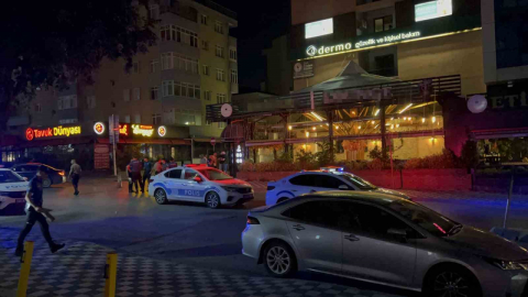 Kocaeli'de 2 iş yeri motosikletli kişiler tarafından kurşunlandı