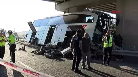 Ankara Polatlı'da otobüs köprüye saplandı: Çok sayıda ölü ve yaralı var