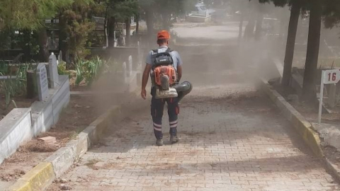 Körfez'de mezarlık bakımları devam ediyor