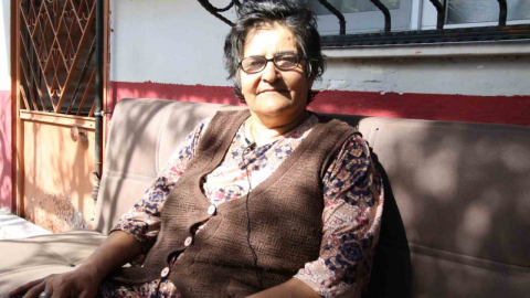 Mutfak dolabının üst rafı düşen Vesile Teyze'nin imdadına yetiştiler